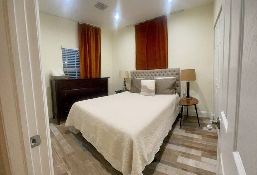 פנסיון Miami Vacations 3 Bedrooms With Parking