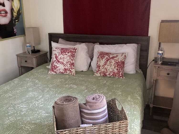 פנסיון Miami Vacations 3 Bedrooms With Parking