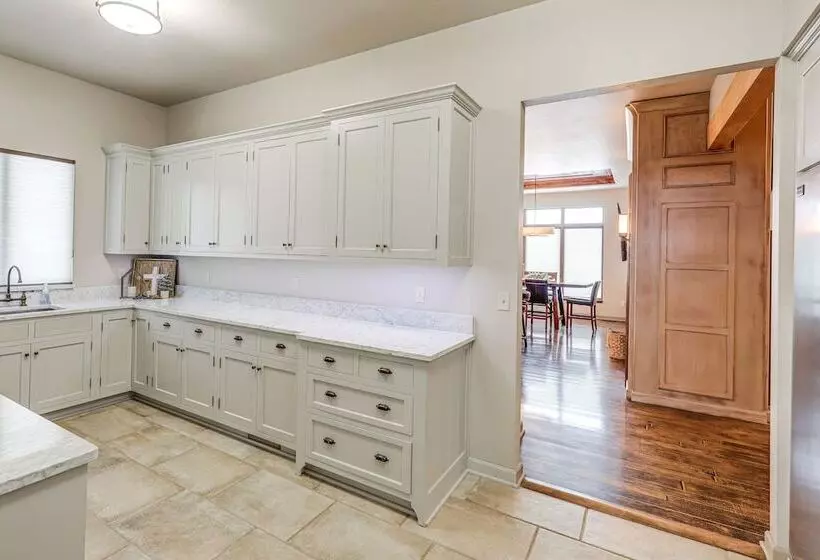 Pet Friendly Fairfax Cabin Near Missouri River!