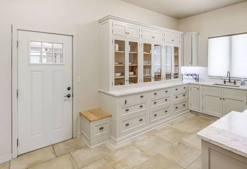 Pet Friendly Fairfax Cabin Near Missouri River!