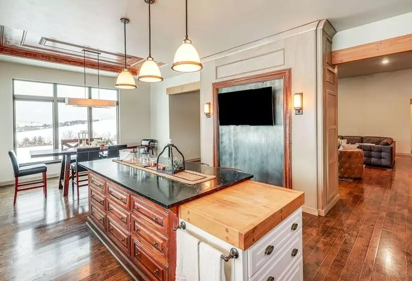 Pet Friendly Fairfax Cabin Near Missouri River!