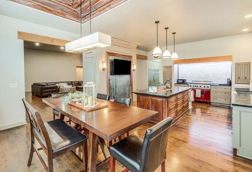 Pet Friendly Fairfax Cabin Near Missouri River!