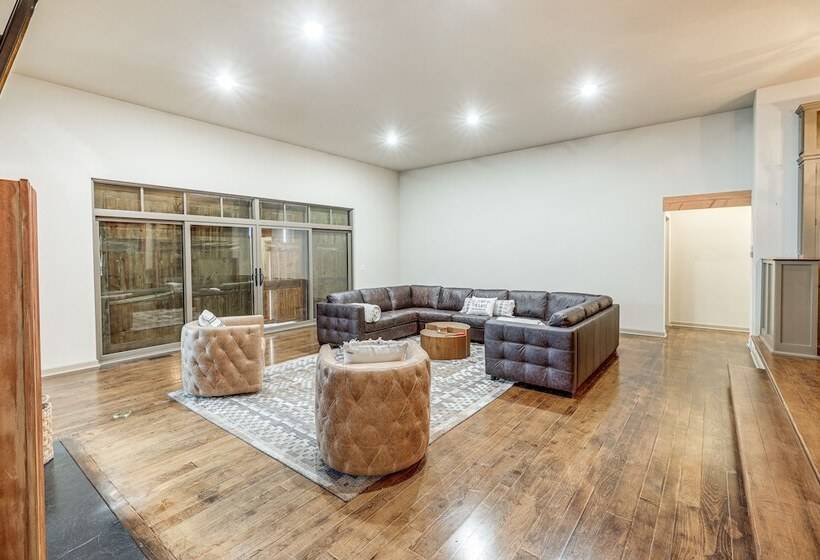 Pet Friendly Fairfax Cabin Near Missouri River!