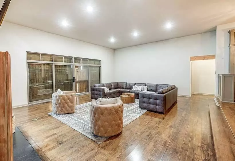 Pet Friendly Fairfax Cabin Near Missouri River!