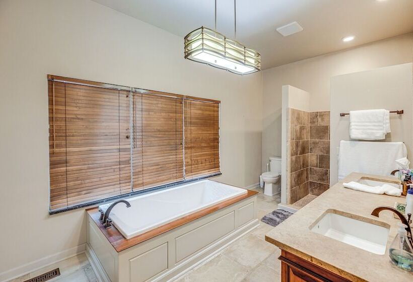 Pet Friendly Fairfax Cabin Near Missouri River!