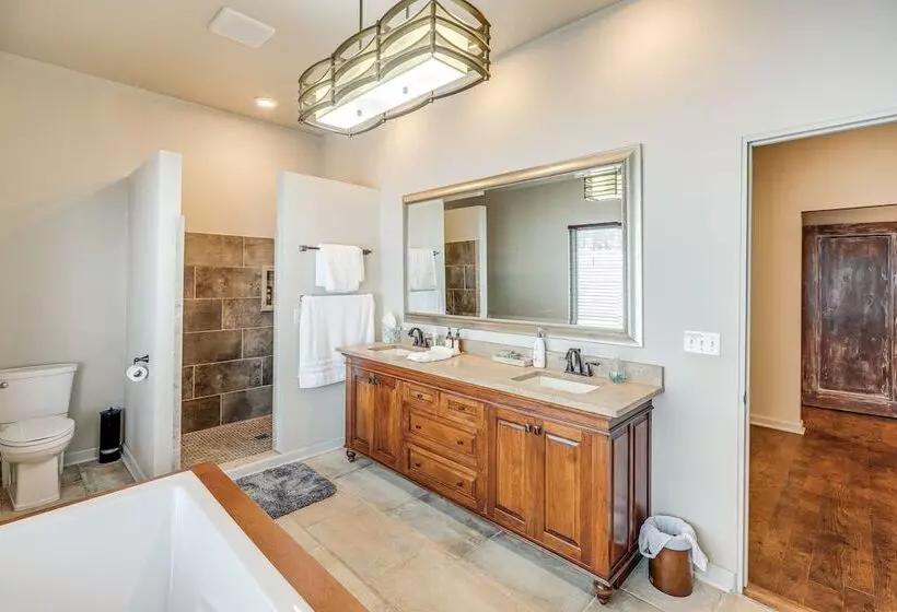 Pet Friendly Fairfax Cabin Near Missouri River!