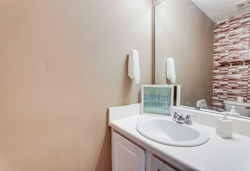 Pet Friendly Georgia Escape W/ Deck, Grill & Yard!