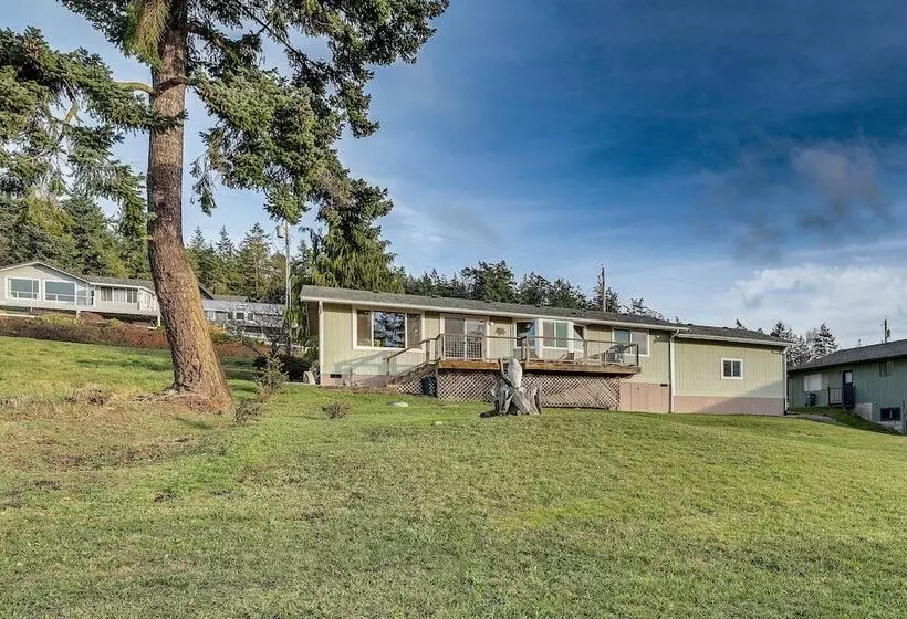 Port Townsend Escape W/ Deck, Bay & Mountain Views