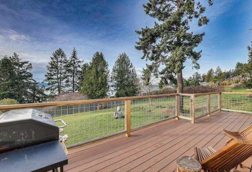 Port Townsend Escape W/ Deck, Bay & Mountain Views