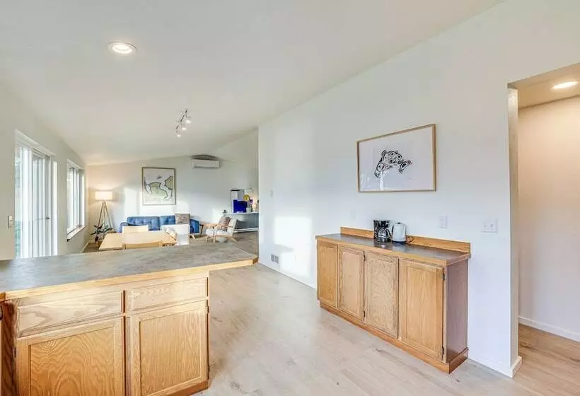 Port Townsend Escape W/ Deck, Bay & Mountain Views