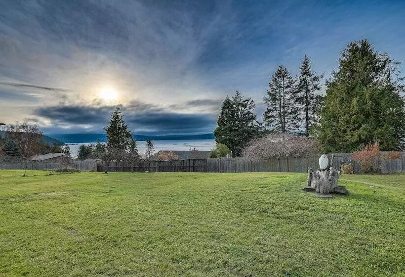 Port Townsend Escape W/ Deck, Bay & Mountain Views