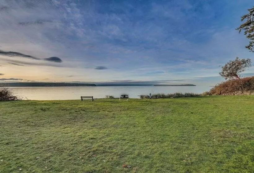 Port Townsend Escape W/ Deck, Bay & Mountain Views