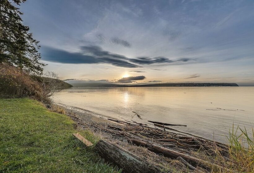 Port Townsend Escape W/ Deck, Bay & Mountain Views