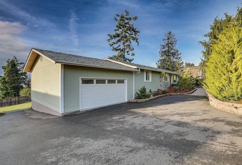 Port Townsend Escape W/ Deck, Bay & Mountain Views