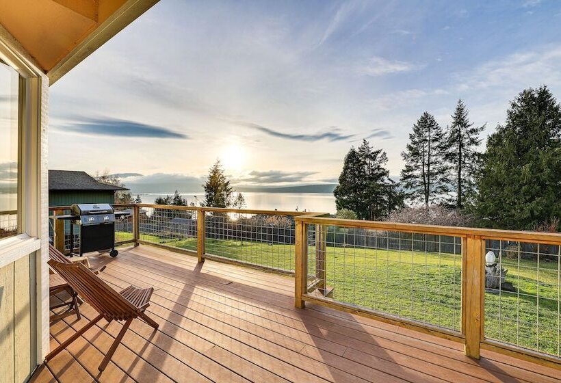 Port Townsend Escape W/ Deck, Bay & Mountain Views