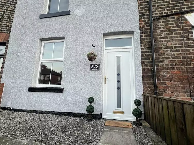اقامتگاه Cosy Home Perfect For Families And Contractors