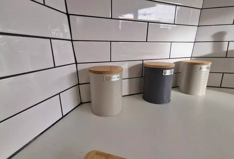 اقامتگاه Cosy Home Perfect For Families And Contractors