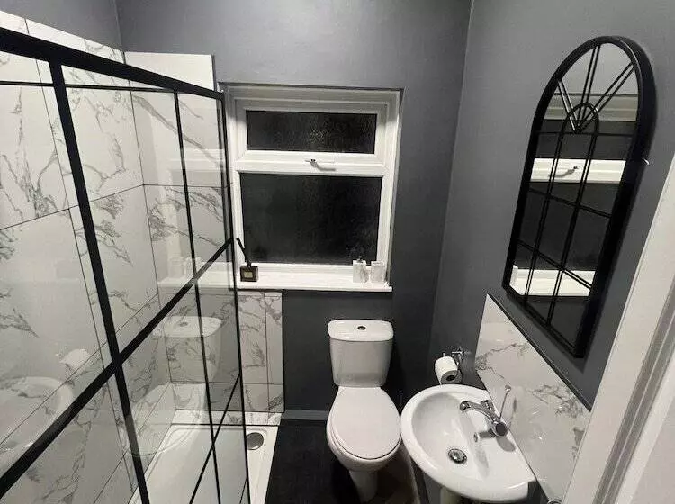 اقامتگاه Cosy Home Perfect For Families And Contractors