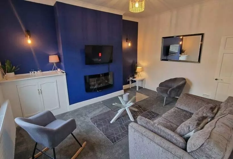 اقامتگاه Cosy Home Perfect For Families And Contractors