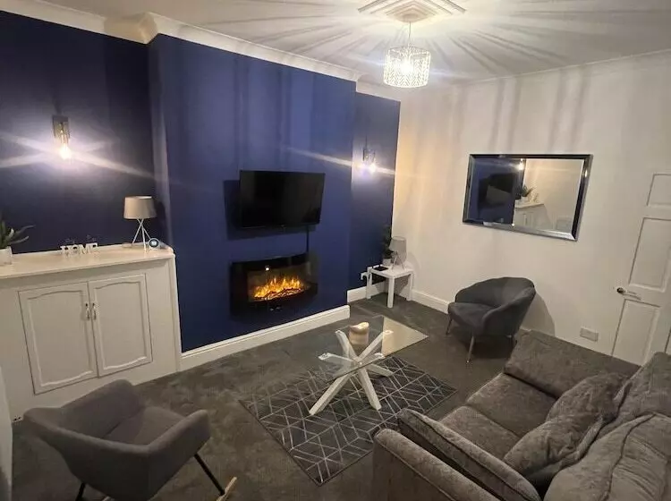 اقامتگاه Cosy Home Perfect For Families And Contractors