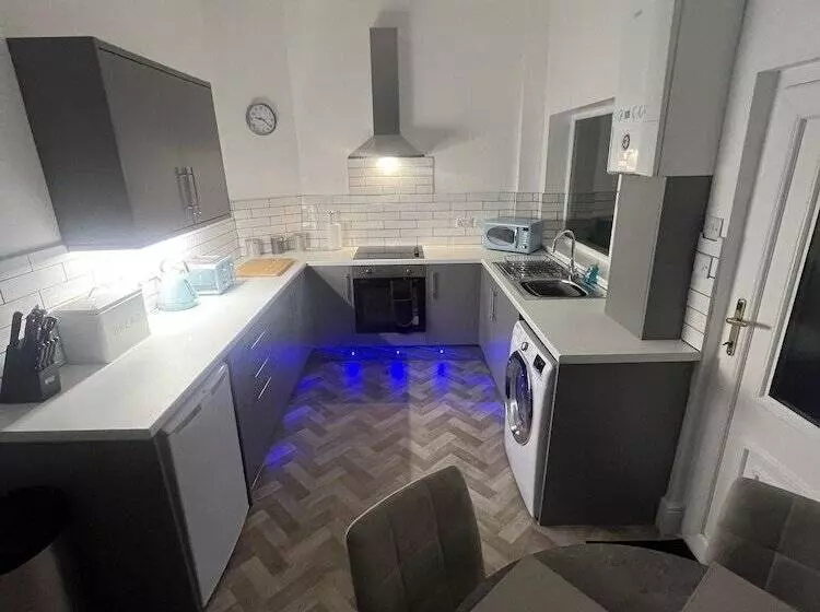 اقامتگاه Cosy Home Perfect For Families And Contractors