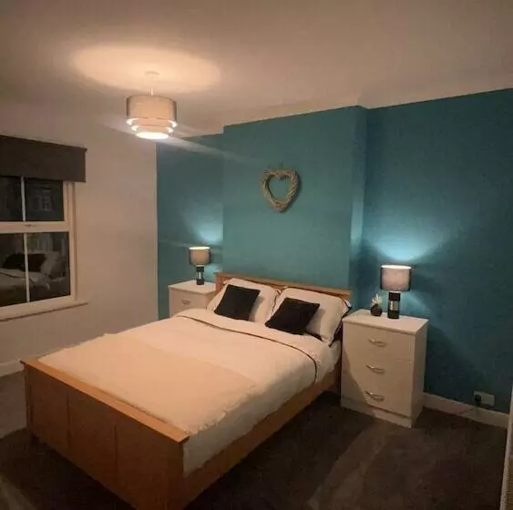 اقامتگاه Cosy Home Perfect For Families And Contractors