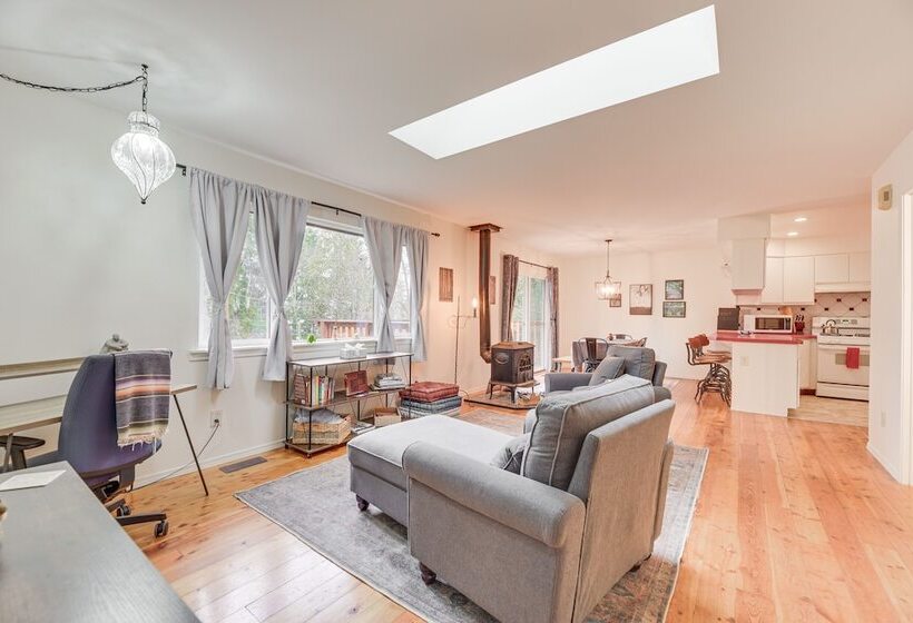 Serene Shelton Home Puget Sound Access!