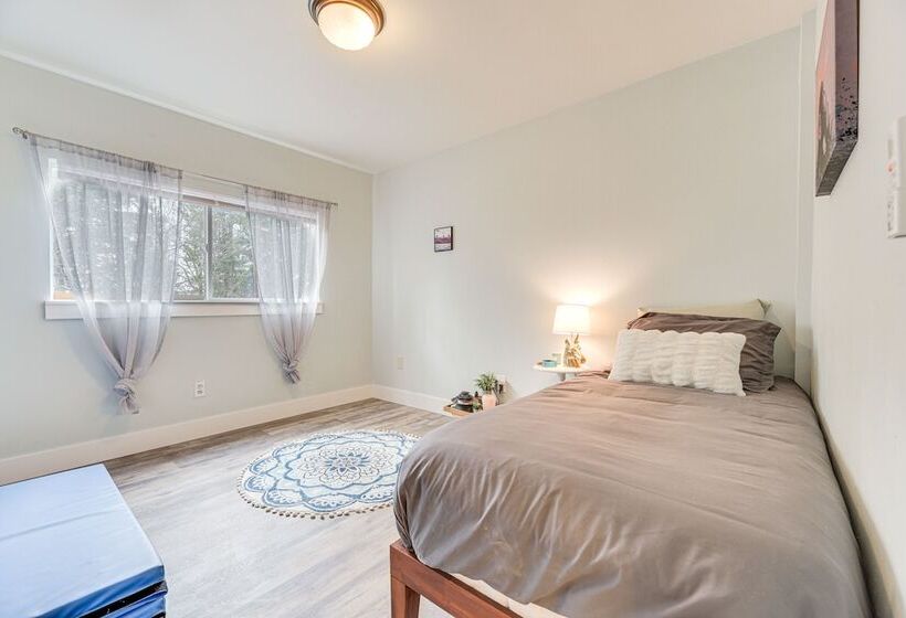 Serene Shelton Home Puget Sound Access!