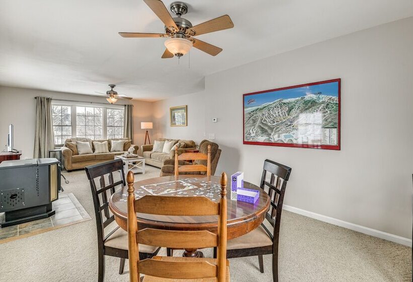 Spacious Family Home W/ Deck & Yard: 5 Mi To Stowe