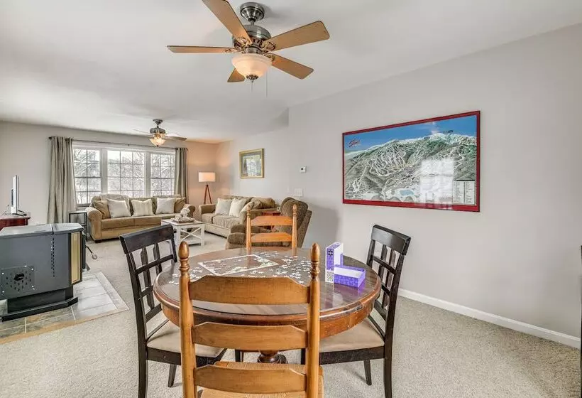 Spacious Family Home W/ Deck & Yard: 5 Mi To Stowe