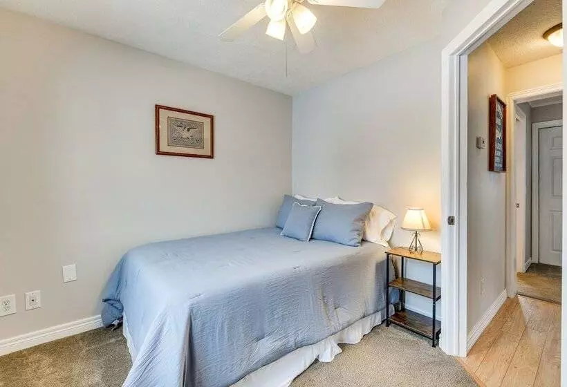 Spacious Family Home W/ Deck & Yard: 5 Mi To Stowe