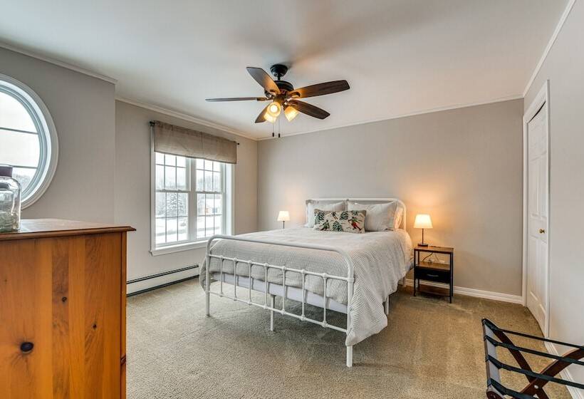 Spacious Family Home W/ Deck & Yard: 5 Mi To Stowe