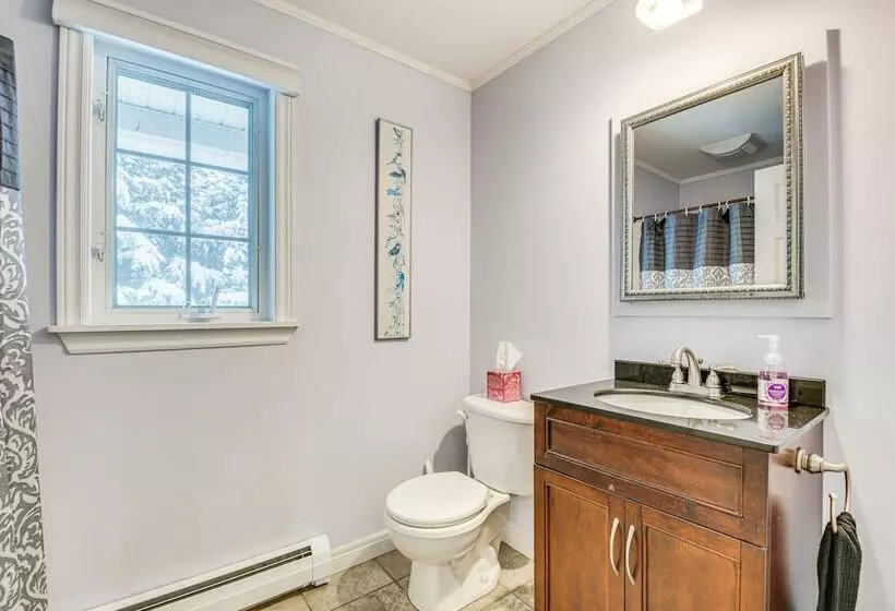 Spacious Family Home W/ Deck & Yard: 5 Mi To Stowe