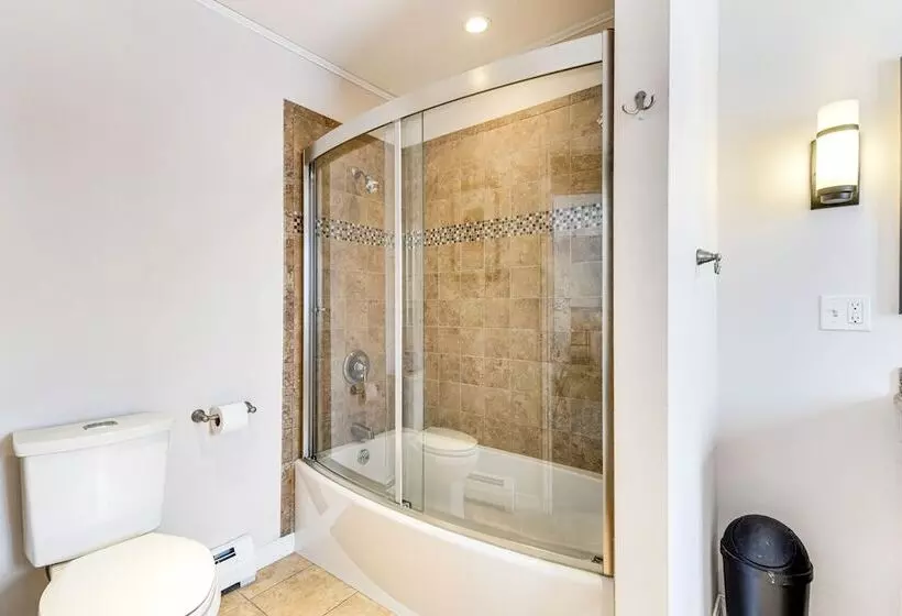 Spacious Family Home W/ Deck & Yard: 5 Mi To Stowe