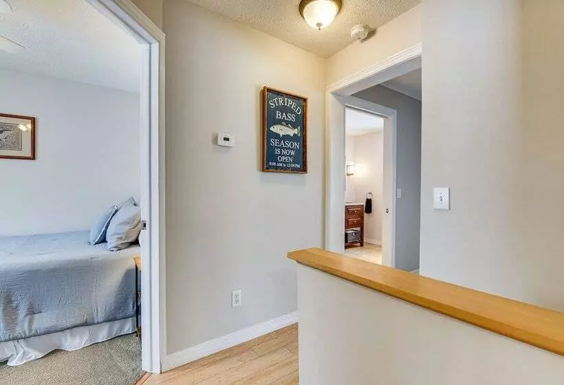 Spacious Family Home W/ Deck & Yard: 5 Mi To Stowe