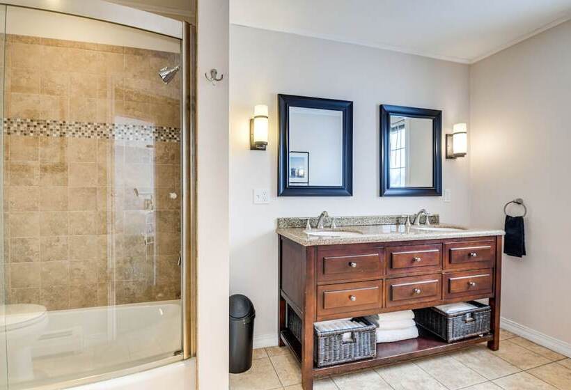 Spacious Family Home W/ Deck & Yard: 5 Mi To Stowe