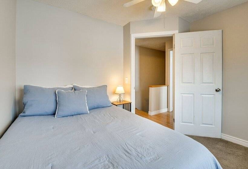 Spacious Family Home W/ Deck & Yard: 5 Mi To Stowe