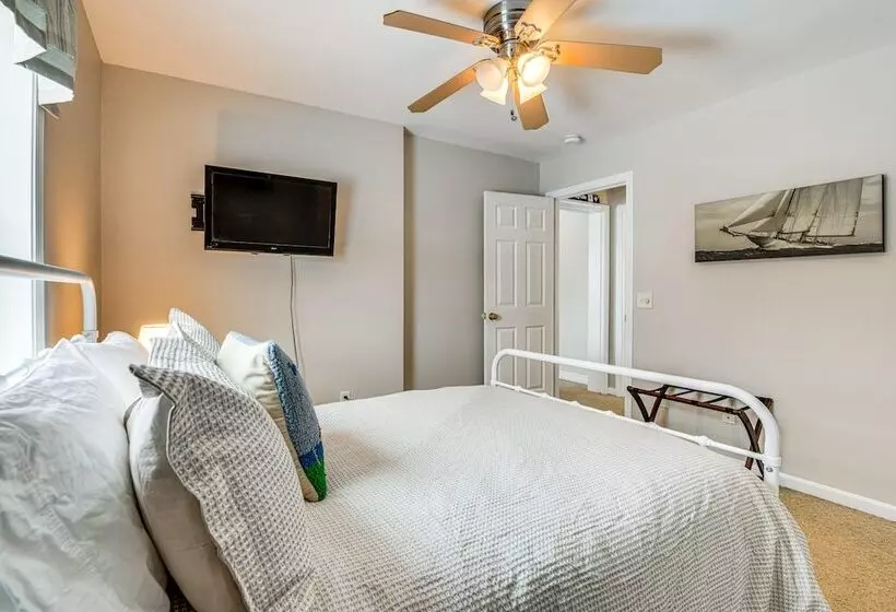 Spacious Family Home W/ Deck & Yard: 5 Mi To Stowe