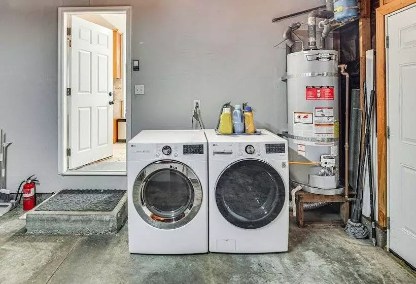 Stylish San Jose Retreat   7 Mi To Downtown