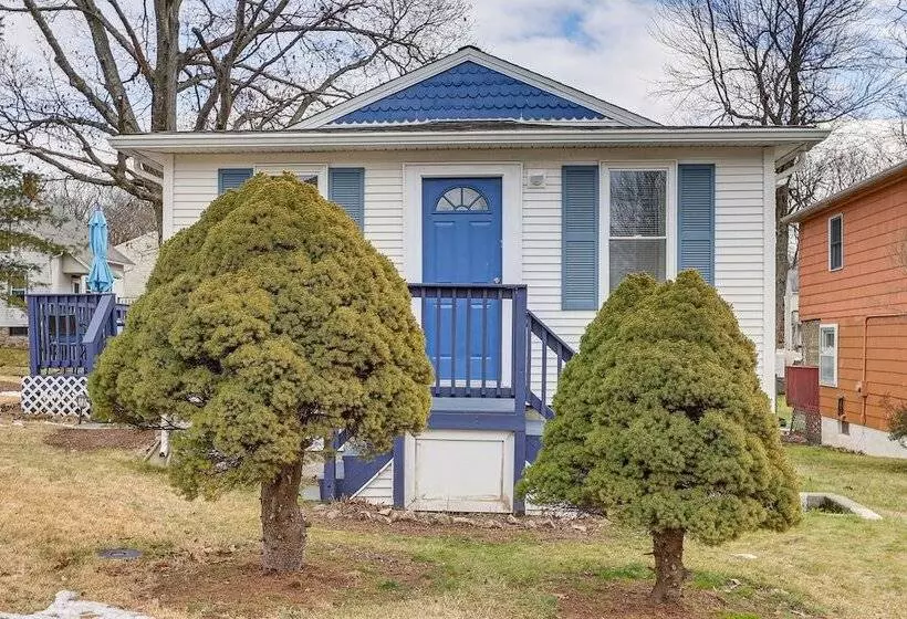 Wolcott Home W/ Deck: Near Connecticut Attractions