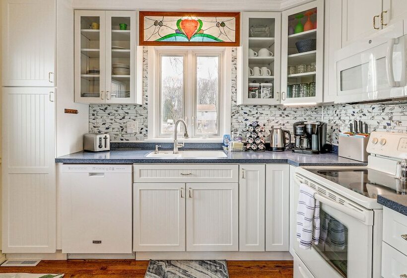 Wolcott Home W/ Deck: Near Connecticut Attractions