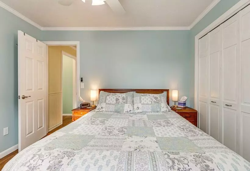 Wolcott Home W/ Deck: Near Connecticut Attractions