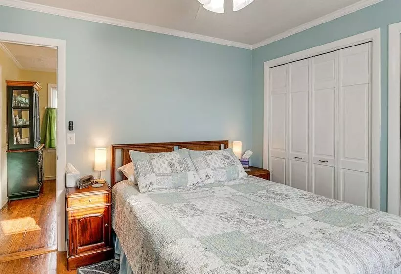 Wolcott Home W/ Deck: Near Connecticut Attractions