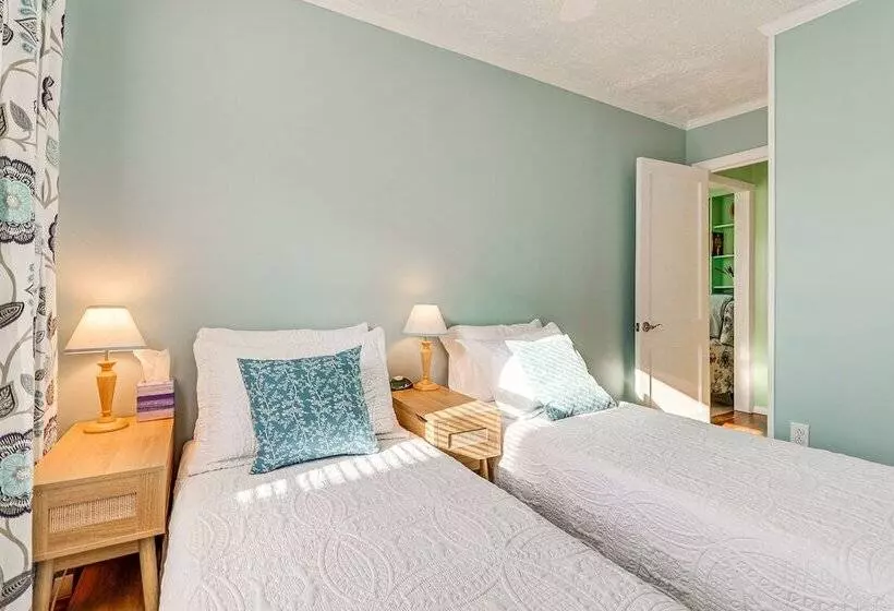 Wolcott Home W/ Deck: Near Connecticut Attractions