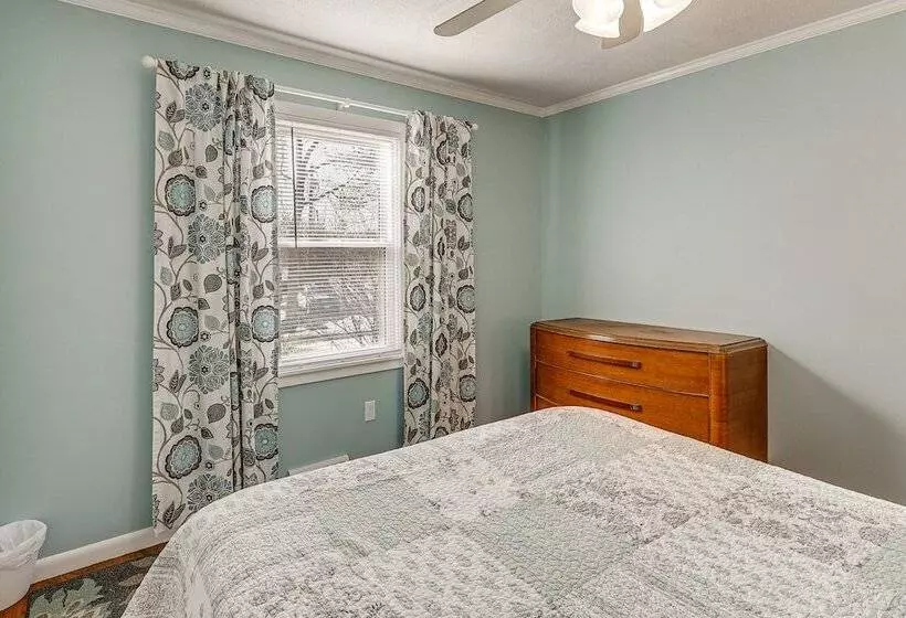 Wolcott Home W/ Deck: Near Connecticut Attractions