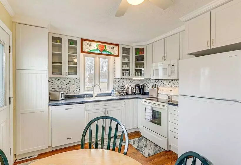 Wolcott Home W/ Deck: Near Connecticut Attractions