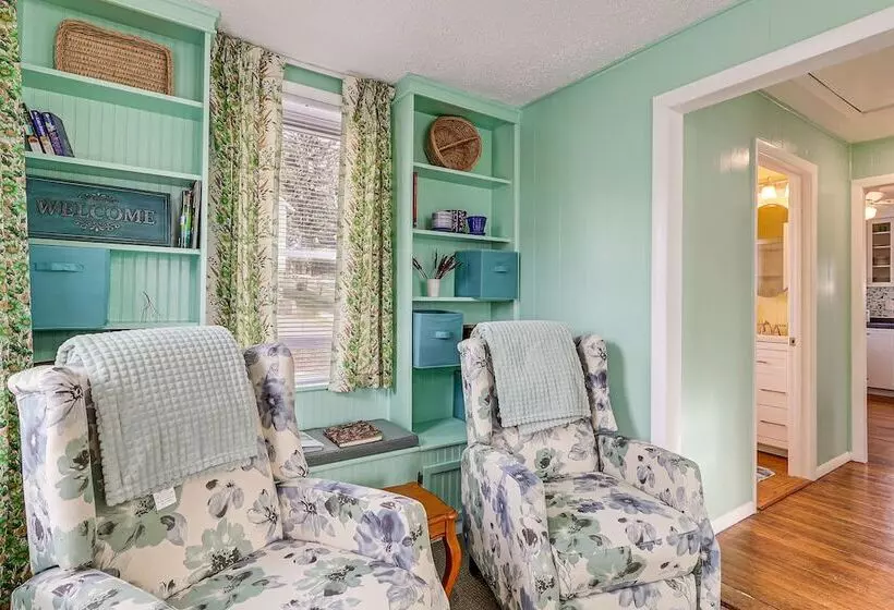 Wolcott Home W/ Deck: Near Connecticut Attractions