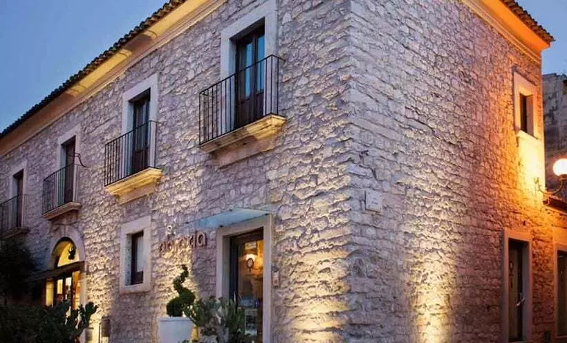 Abraxia B&b