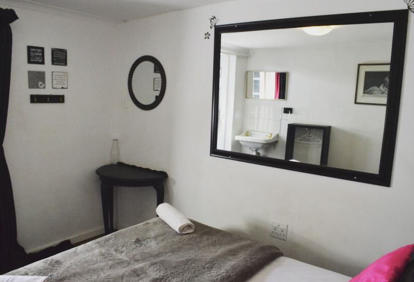 Homebase Melville  Hostel