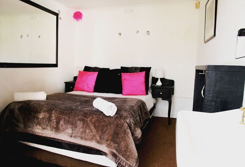 Homebase Melville  Hostel